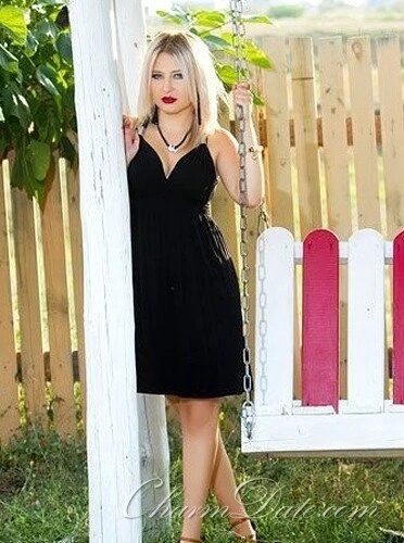 Elena Profile image 2