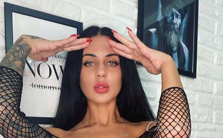 Ella Profile image 2